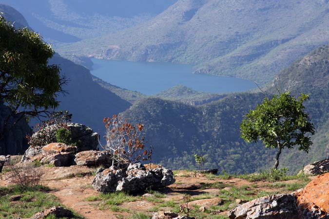 Le lac au fond du canyon