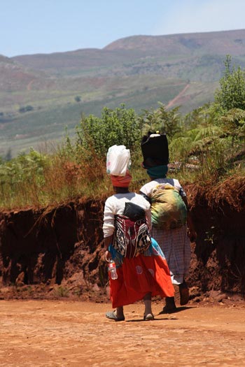 Femmes chargées