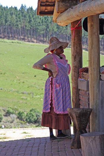 Femme en costume local Femme en costume local