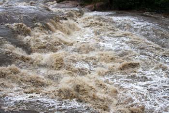 Rivière boueuse