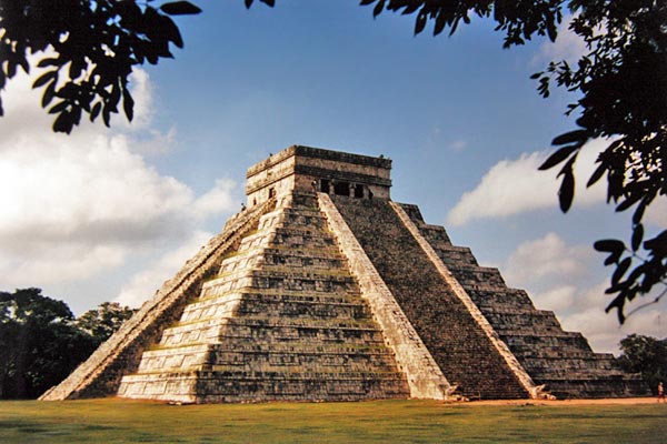 El Castillo, Chichen Itza. El Castillo, Chichen Itza.