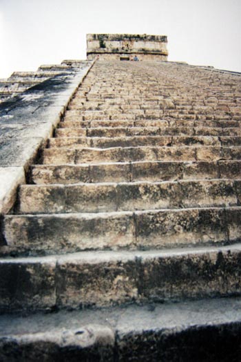 Les marches de la pyramide à Chichen Itza. Les marches de la pyramide à Chichen Itza.