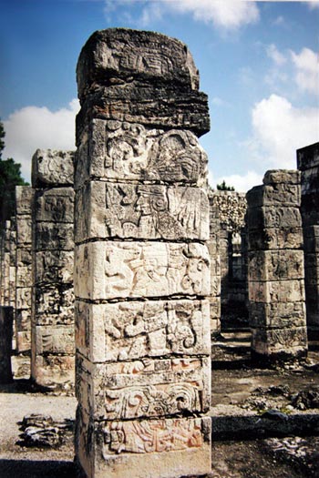 Temple des guerriers à Chichen Itza. Temple des guerriers à Chichen Itza.