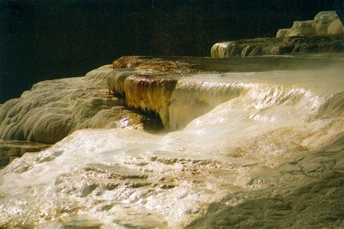 Mammoths Hot Springs: d'étonnantes terrasses modelées par les eaux.