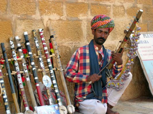 Vendeur de violons du sésert