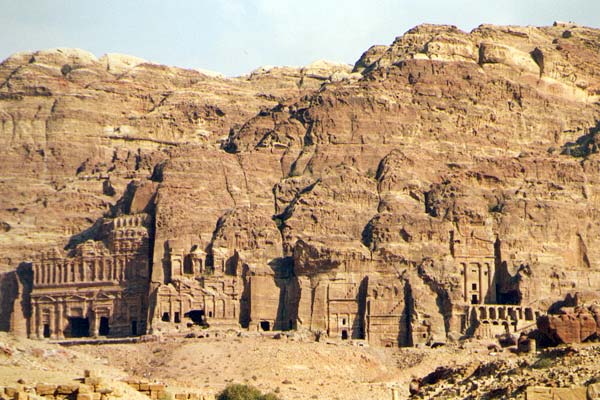 Le mur des rois à Petra.