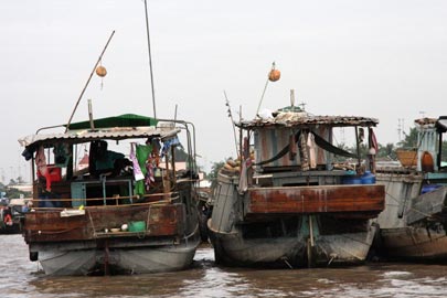 Bateaux vendant des citrouilles (citrouille en haut du mât).