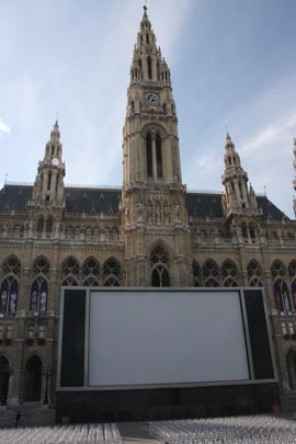 Grand écran devant la mairie