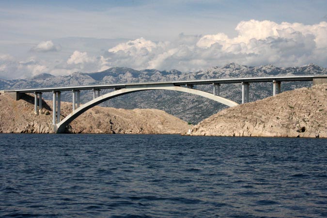 Le pont entre Pag et le continent. Le pont entre Pag et le continent.