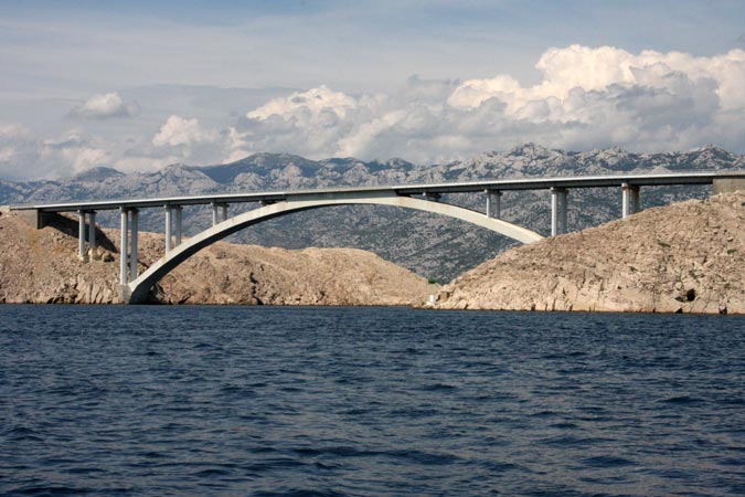 Le pont entre Pag et le continent.