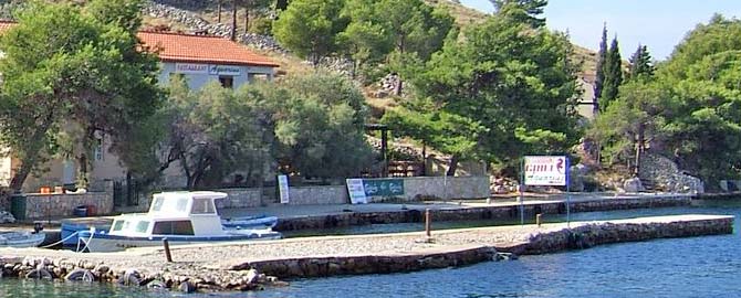 Un café dans les Kornati au chenal Proversa Mala. Un café dans les Kornati au chenal Proversa Mala.
