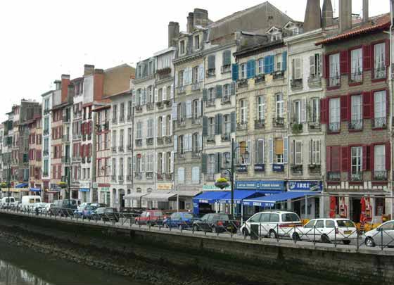 Le vieux Bayonne, le long des quais.