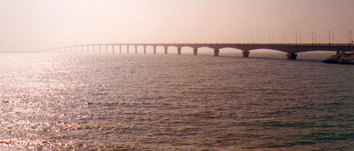 Pont de l'île de Ré : 2900 m. de long pour une largeur de 15,5 m.