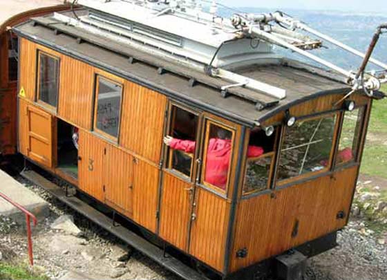 Le train de la Rhune permet de monter à 905 mètres.