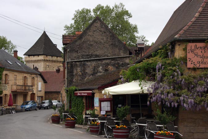 Saint Léon sur Vézère