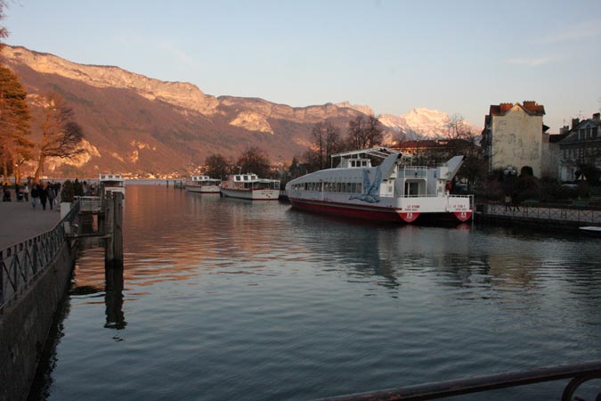 Bateaux de promenade sur le lac