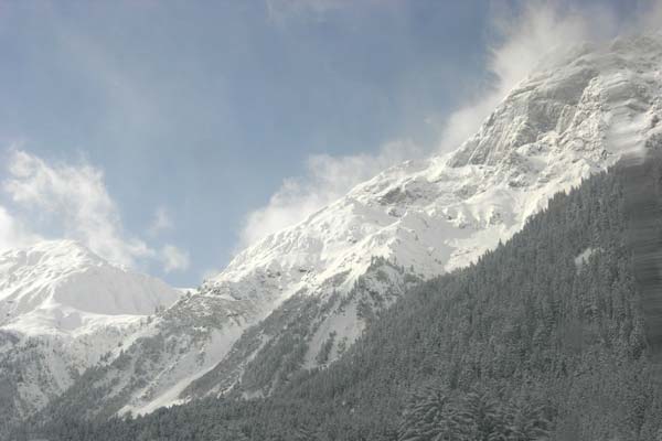 Vue sur la montagne depuis la caravane .