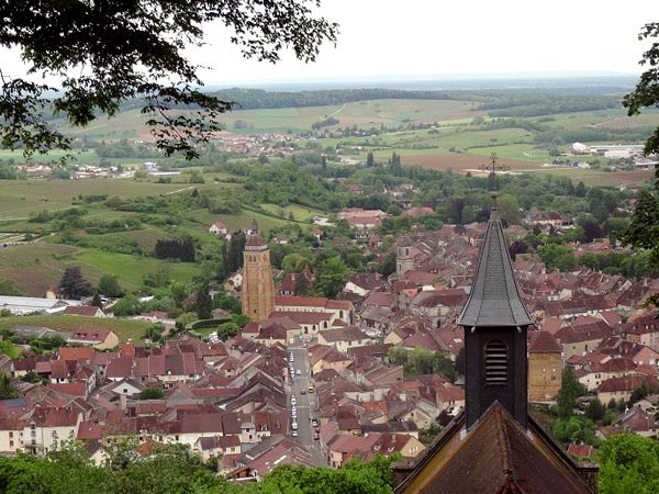 Le village d'Arbois se trouve sur la route du vin.