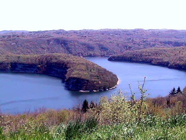 Méandre de Vouglans.