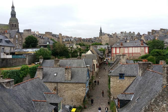 Dinan Dinan