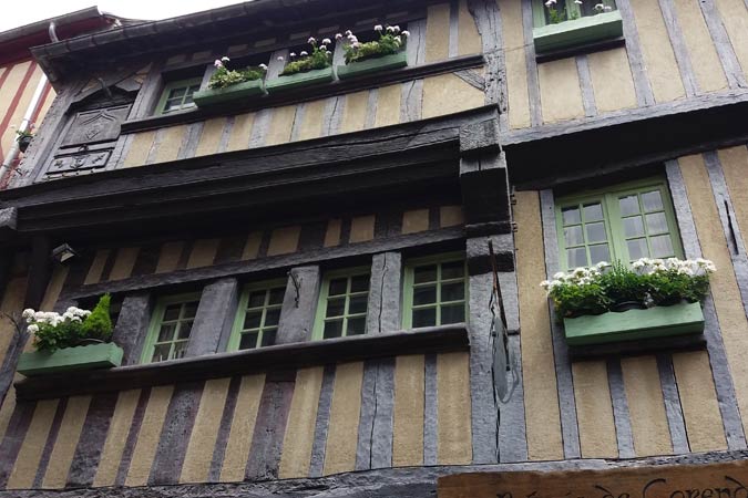 Dinan Dinan