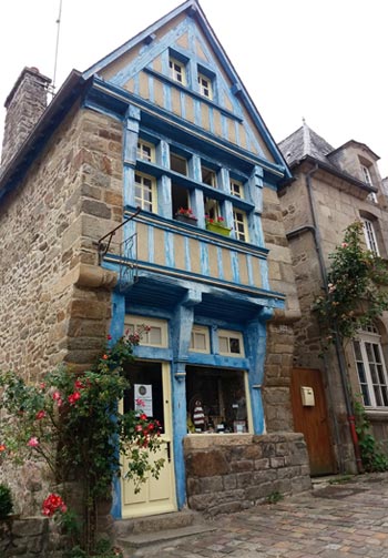Dinan Dinan