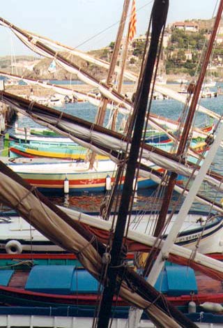 Barques colorées à Collioure.