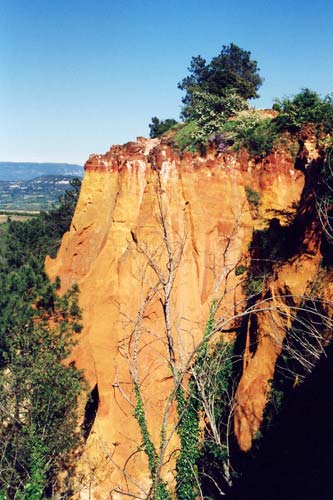 Les ocres de Roussillon. Les ocres de Roussillon.