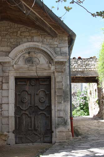 Porte ancienne.