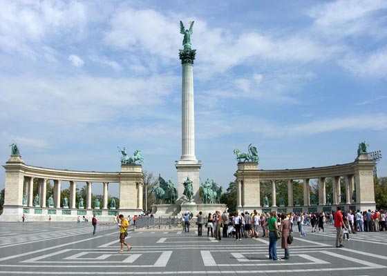 Place des héros à Budapest