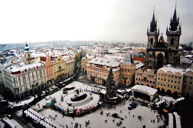 Prague, Staromestke Namesti, sous la neige.