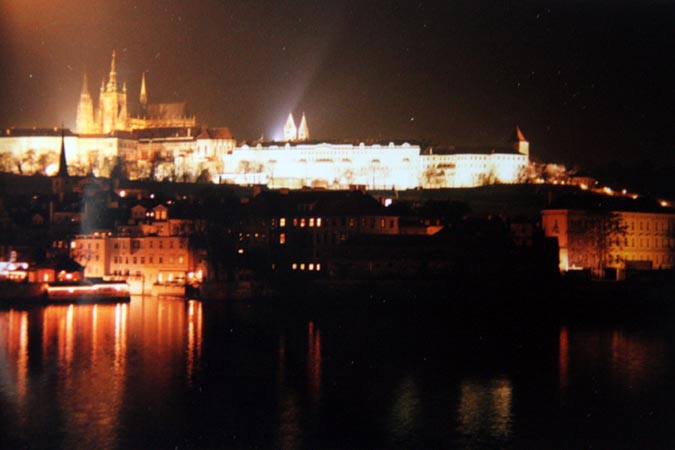 Prague, la nuit.