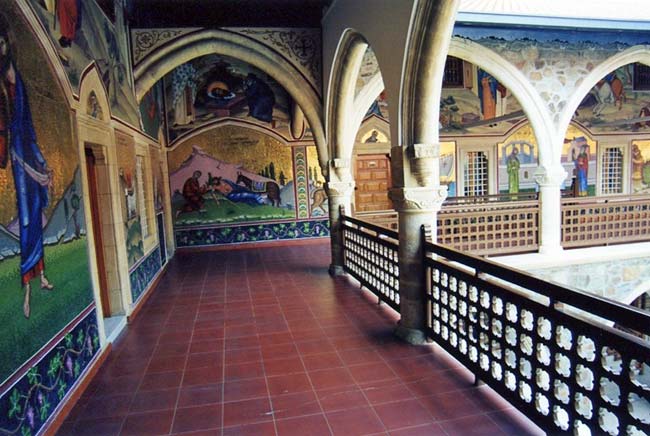 Galerie du monastère de Kykkos. Galerie du monastère de Kykkos.