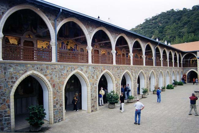 La cour du monastère de Kykkos. La cour du monastère de Kykkos.