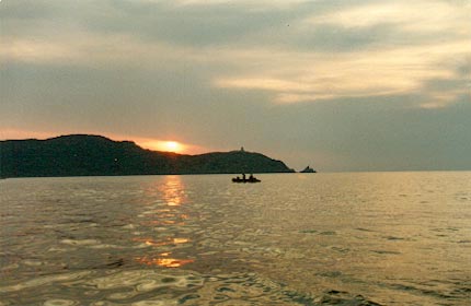 Le phare de la Revellata annonce l'arrivée sur Calvi.