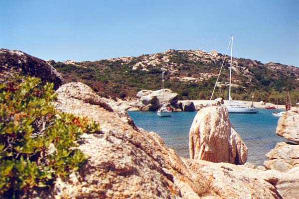 Tivella, des mouillages de rêve. Tivella, des mouillages de rêve.