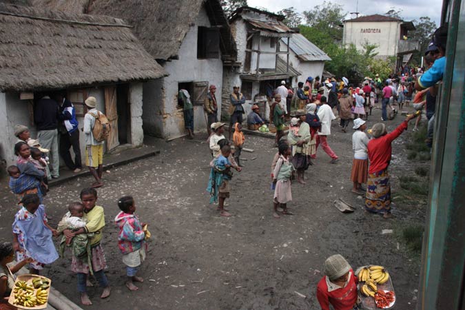 Village sur la ligne Fianarantsoa-Manakara.