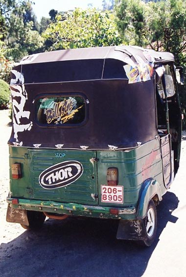 Tuk-tuk : transport à trois roues.