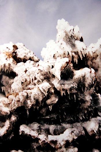 A Pâques, malgré la chaleur, il reste de la glace sur le Teide à cause de l'altitude.