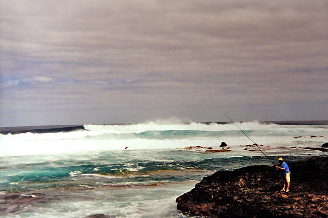 L'Atlantique déferle autour de Tenerife.