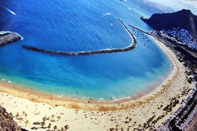 La plage de "Las Teresitas" est artificielle, le sable a été apporté du Sahara.