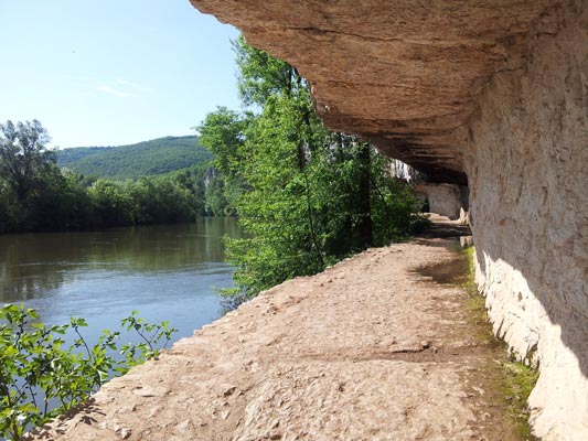 Chemin de halage de Bouzies