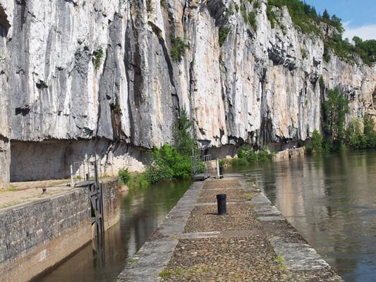 Chemin de halage de Bouzies